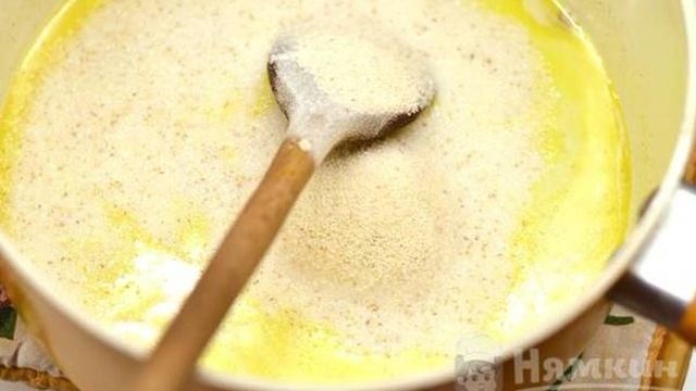Творожный манник с изюмом на молоке