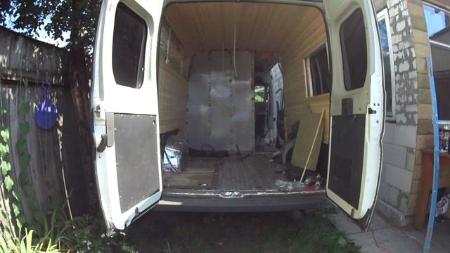 День 20. Сделал подиум и заднюю тумбу кровать в Автодом