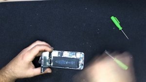 Смартфон Apple iPhone 5S. Диагностика неисправности. Снятие дисплея.