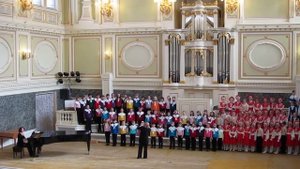 В чистом поле дуб стоит