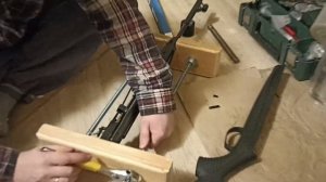 станок для снятие и установки газовой пружины на мр512.