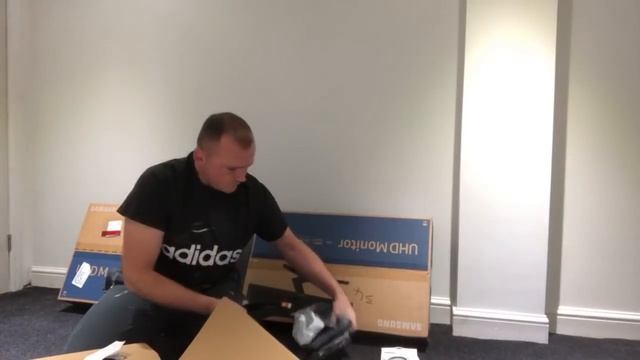 Unboxing Samsung Ultra HD 4K 32 inch screens and room update смотреть онлайн