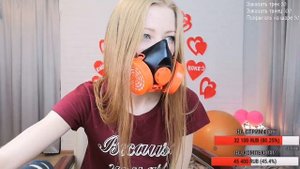 Респиратор неудобный, но очень стильный