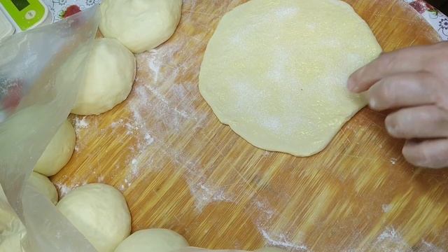 Как приготовить булочки к чаю в домашних условиях. Интересный способ формирования смотреть онлайн