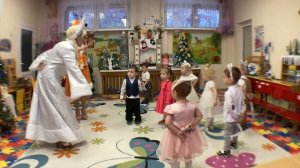 Танец с погремушками. ( Е. Железнова) Группа №2 "Птенчики"