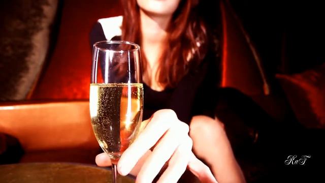 НЕ ЦВЕТНЫЕ РОЗЫ...Девочки должны наивными не быть... смотреть онлайн