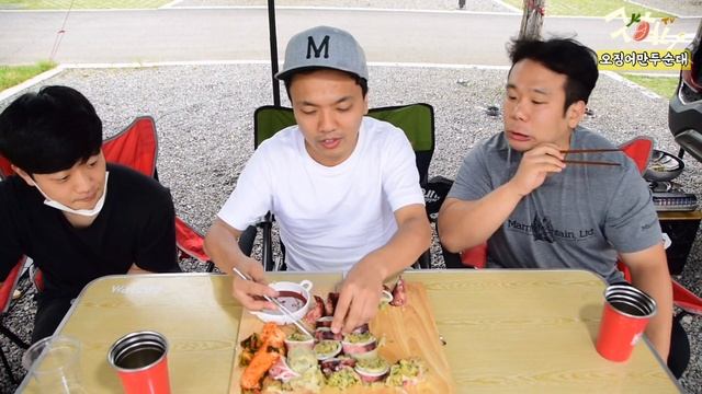 [캠핑요리][SUB] 오징어순대를 캠핑장에서? 오징어순대 간단 레시피 / 오징어만두순대 / 캠핑고래인천 / 연천재인폭포오토캠핑장 / Squid Sundae Recipe