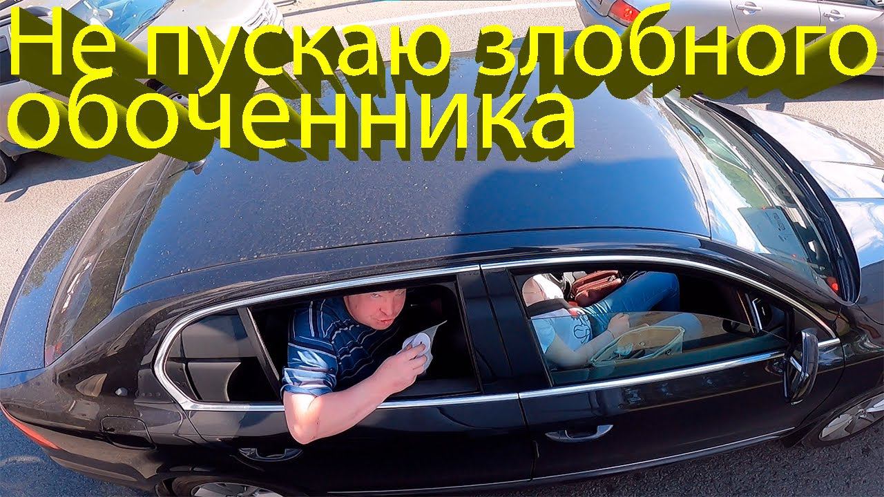 Держу обочину.  Злобный обочечник обиделся на меня)) Везем груз в Санкт Петербург.