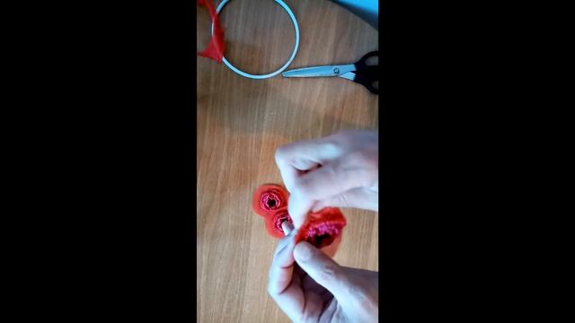 Вышивка.Маки.Сережки и кольцо. Часть 2. Embroidery. Poppies. Earrings and ring. Part 2 смотреть онлайн