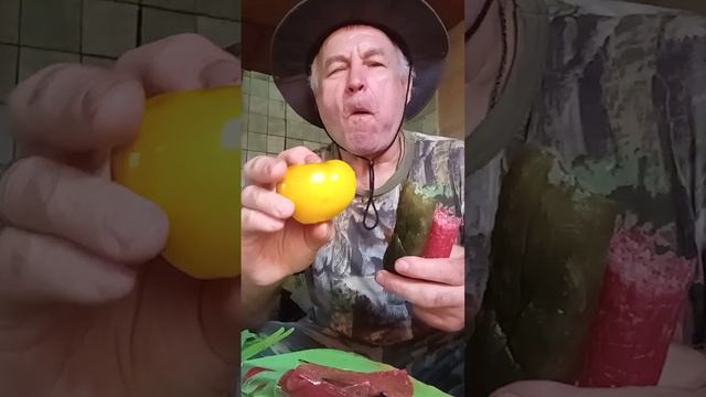 На обзор колбаса сырокопченая из магазина покупАлко,ем на даче.