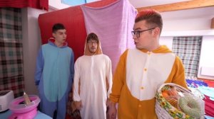 24 Часа в ДОМИКЕ из ПОКРЫВАЛ !