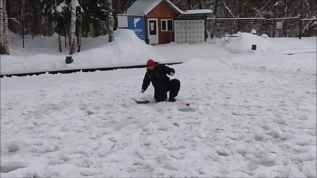 После запуска форель лучше отзывается на раттлины. Клёвое место, Лосиный остров, спорт-зона.