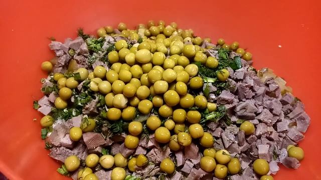 Салат Столичный,вкуснее Оливье!!! С Языком и сметаной...