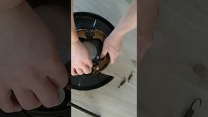 Митсубиси Паджеро 4,3.2дизель замена колодок ручника и пыльника ступицы, ремонт авто