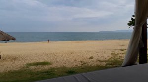 Пляж отеля Renaissance Sanya resort & spa.