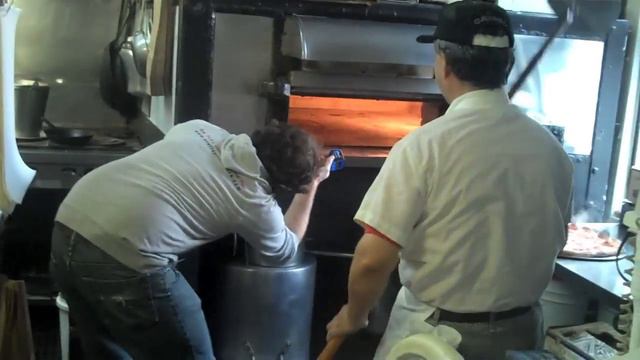 Day 31, Pizza Month 2010; Scott's Pizza Tours (NYC) смотреть онлайн