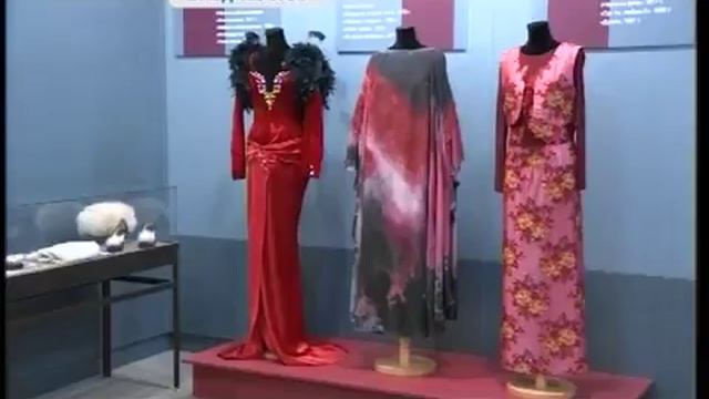 Историк моды Александр Васильев представил во Владивостоке выставку "Кино и мода" смотреть онлайн