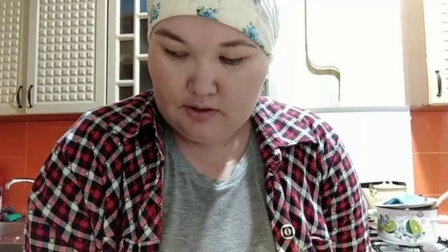 Мы на горке.Пеку хлеб.К чаю рогалики со сгущенкой. смотреть онлайн