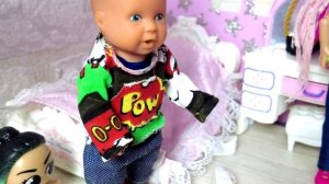 КАК КАТЯ И МАКС ХОДИЛИ К ДОКТОРУ КРОВЬ СДАВАТЬ?? Веселая семейка смешные куклы барби Даринелка ТВ