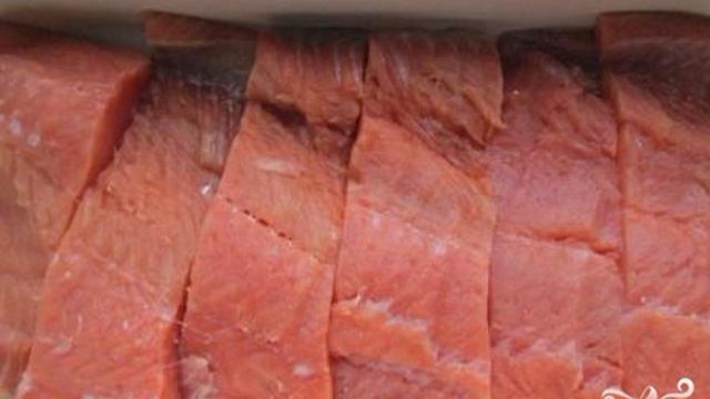 Красная рыба в рассоле. Теша солёная кета. Горбуша соленая кусочками. Кета соленая в рассоле. Кета рыба соленая.