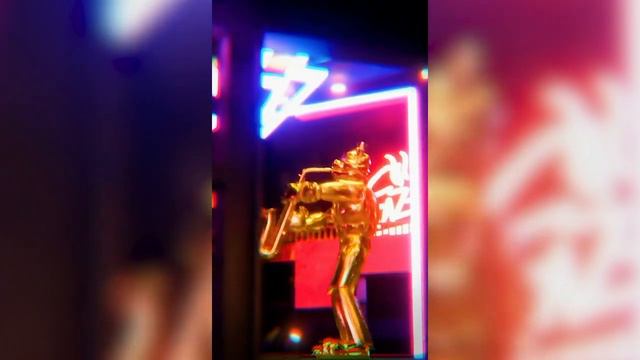 Freddy Fazbear Plays The Saxophone 10 Hours