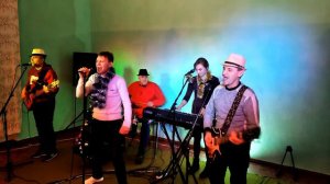 Кавер группа Хит нон стоп поздравляет всех 2021 Новым годом.