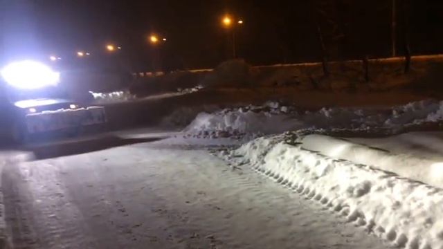 Вот так в г.Уфа автолюбители борятся со снегом