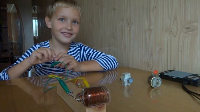 НАСТОЯЩАЯ РАДИОСВЯЗЬ БЕЗ БАТАРЕЕК Передатчик из Детекторного Радио