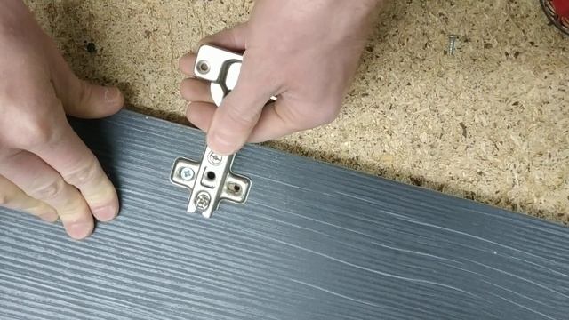 Как отремонтировать ВЫРВАННУЮ мебельную ПЕТЛЮ. Методы мебельщиков смотреть онлайн