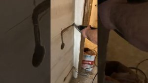 Установка подрозетников в перегородке из пенобетона