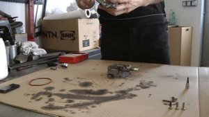 Вакуумный насос MB Sprinter снять отремонтировать поставить