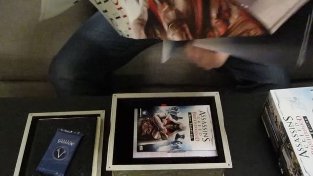 Unboxing Assassin's Creed Brotherhood - Codex Edition смотреть онлайн