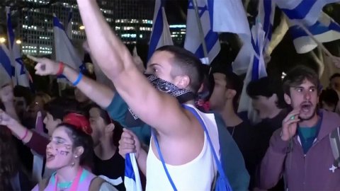 В Иерусалиме прошла акция в поддержку правительства возле здания парламента