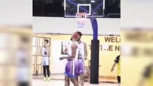 САМЫЙ ВЫСОКИЙ БАСКЕТБОЛИСТ В МИРЕ. ЕГО РОСТ 241см