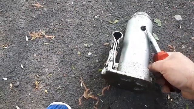#заправка гидравлического домкрата# или как долить масло если домкрат не поднемает #
