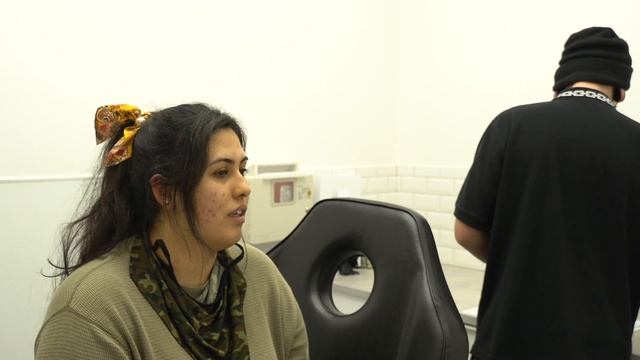 She Got A Medusa, Tragus, Helix and Ear Styled All In One Day! смотреть онлайн