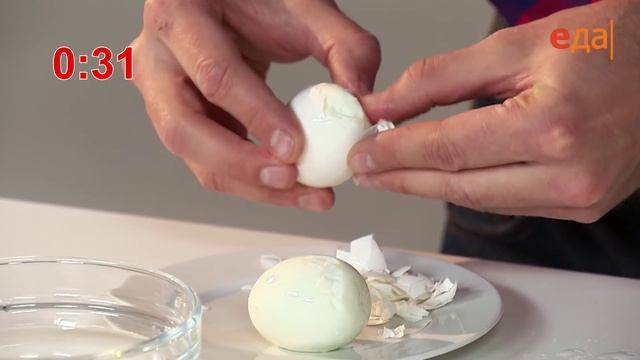 Как быстро очистить от скорлупы варёное яйцо смотреть онлайн