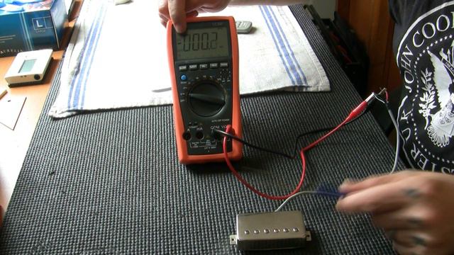 How to identify (ID) a humbucker coil with a multimeter + Epiphone LP Standard pickup upgrade... смотреть онлайн