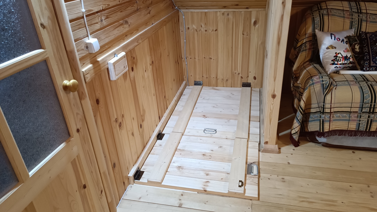 Дверь - люк на второй этаж. Береги тепло зимой смотреть онлайн