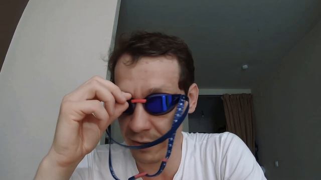 Как выбрать очки для плавания и как правильно надевать?