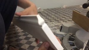 Поклейка дюрополимерного плинтуса.