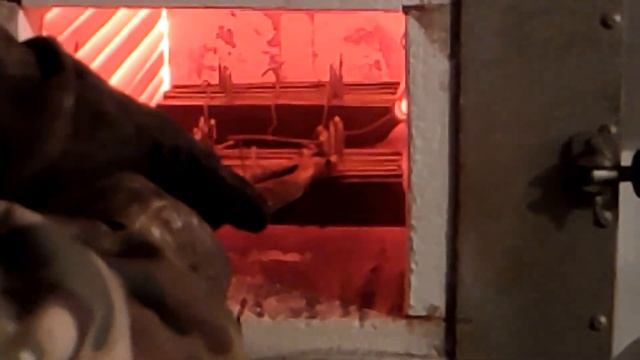 загрузка в печь полос стали х12мф для отжига ,(первый этап термообработки это отжиг ) смотреть онлайн