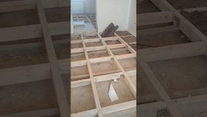 Выравниваем деревянные полы