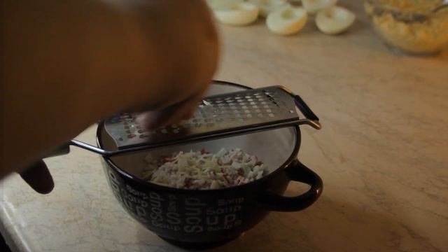 Закуска фаршированные яйца / крабовые палочки и тунец