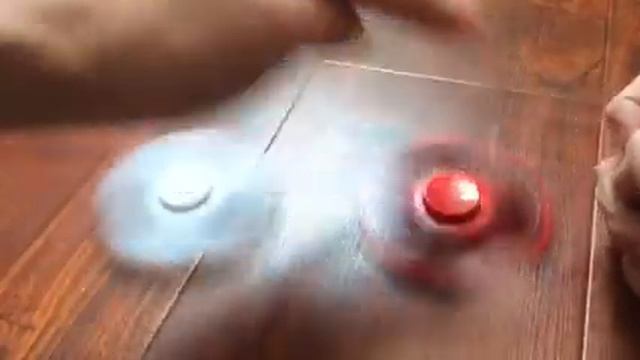 Спиннер за 100 рублей vs спиннер за 300 рублей!!! смотреть онлайн