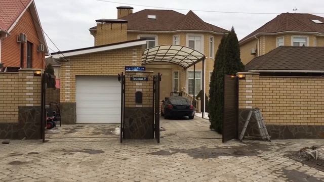 Распашные ворота с электроприводом