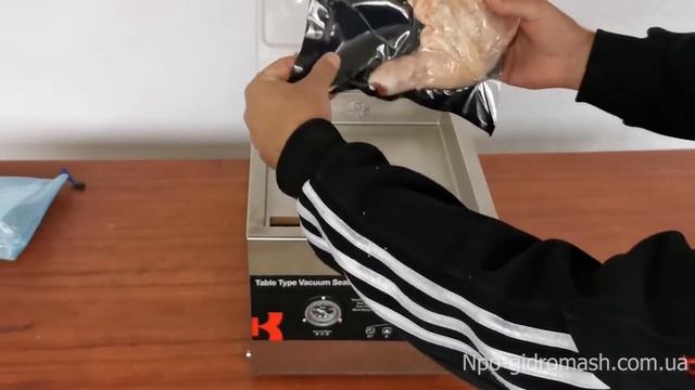 Настольная вакуумная упаковочная машина DZ 260C смотреть онлайн