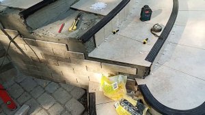 Качественные резиновые уголки в ступенях