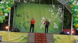 75 лет городу Болотное. Ансамбль "Свои люди". Васильковое платье  28.7.2018