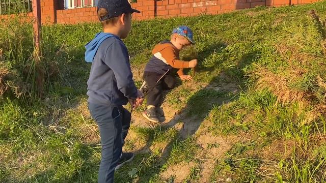 НЕ БЕЛЫЙ ЛЕБЕДЬ НА ПРУДУ, А ГРЯЗЬ И МУСОР☹️ смотреть онлайн